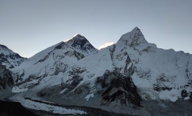 Image of Mount Everest on an early morning as captured from Kalapatthar