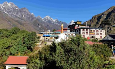 morning view of tengboche monastery in the everest region